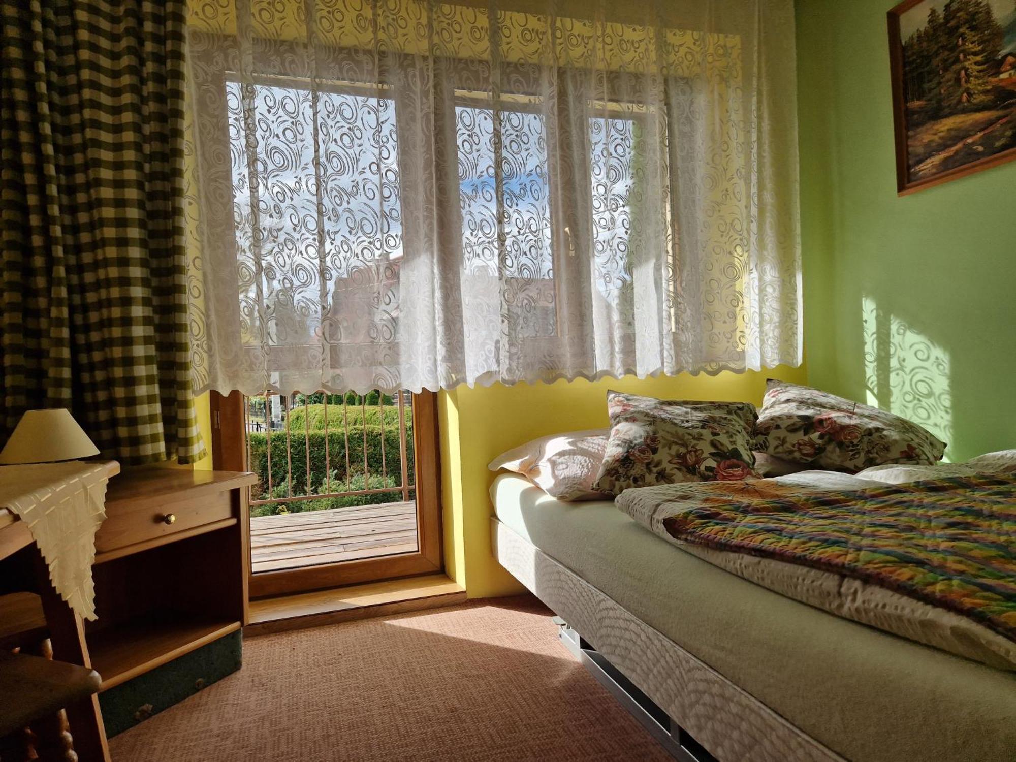 Pokoje Goscinne U Landy Poronin Exterior foto